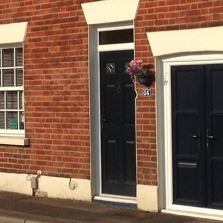 Number 64 Salisbury Exterior photo