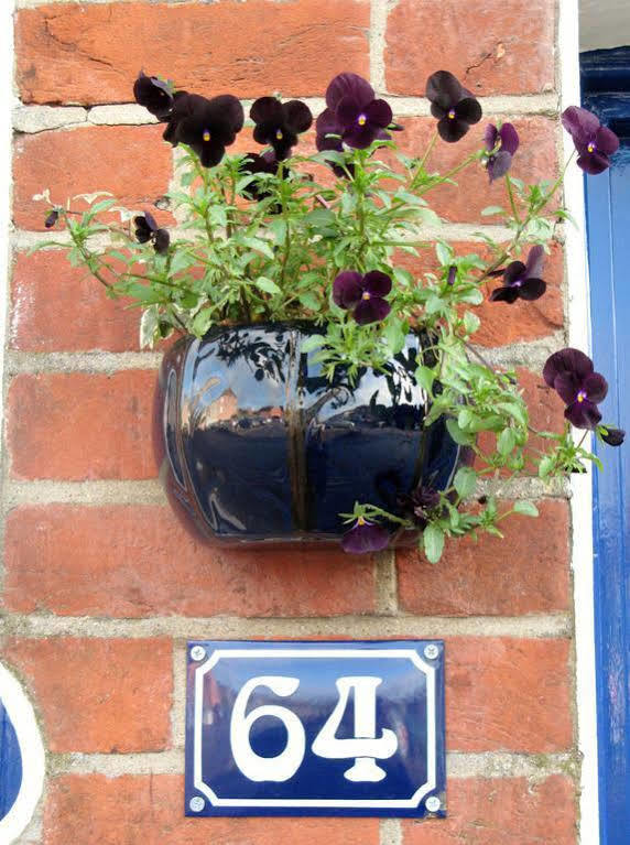 Number 64 Salisbury Exterior photo