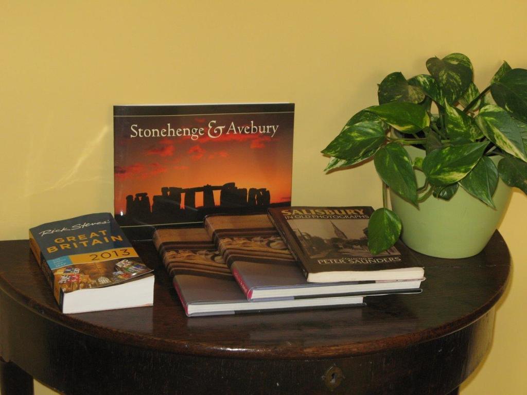 Number 64 Salisbury Room photo